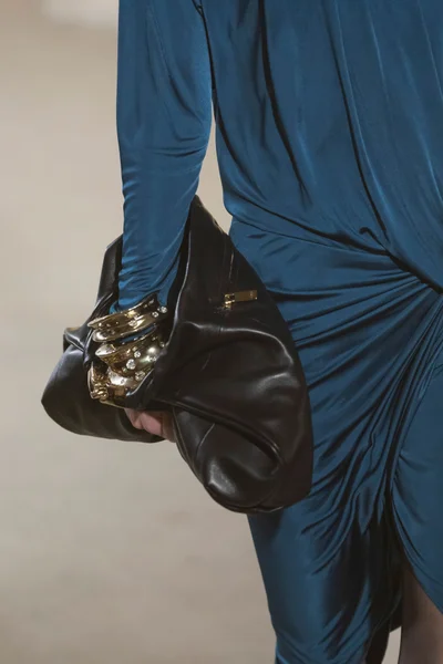 Look 32